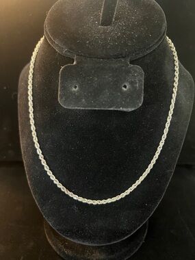 Silver-Tone Rope Chain Necklace - Classic Women's Jewelry